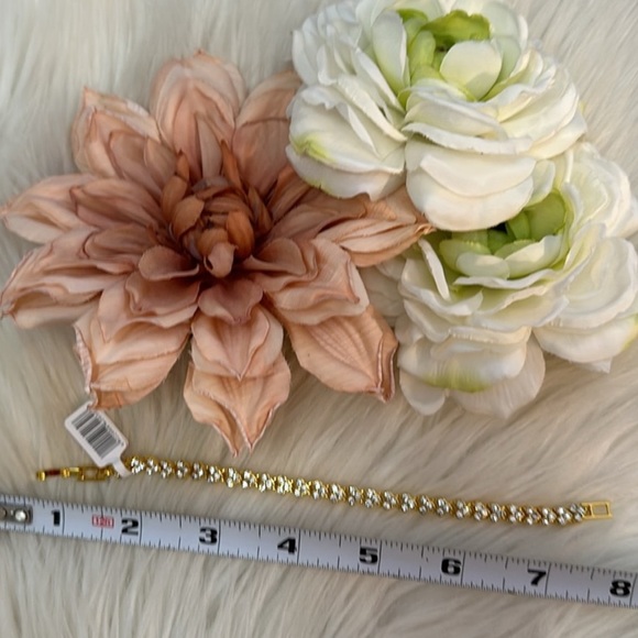 Crystal Heart And Gold Accent Tennis Bracelet NEW! - Picture 6 of 7